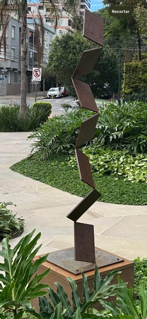 Desdobrável, 2025 Série Escultura em ferro, Chapa de aço com corte e solda 120 x 30 x 15 cm